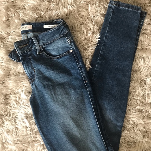 Guess mid rise sexy curve size 26 New condition, reduced priced to go!! - Picture 3 of 3